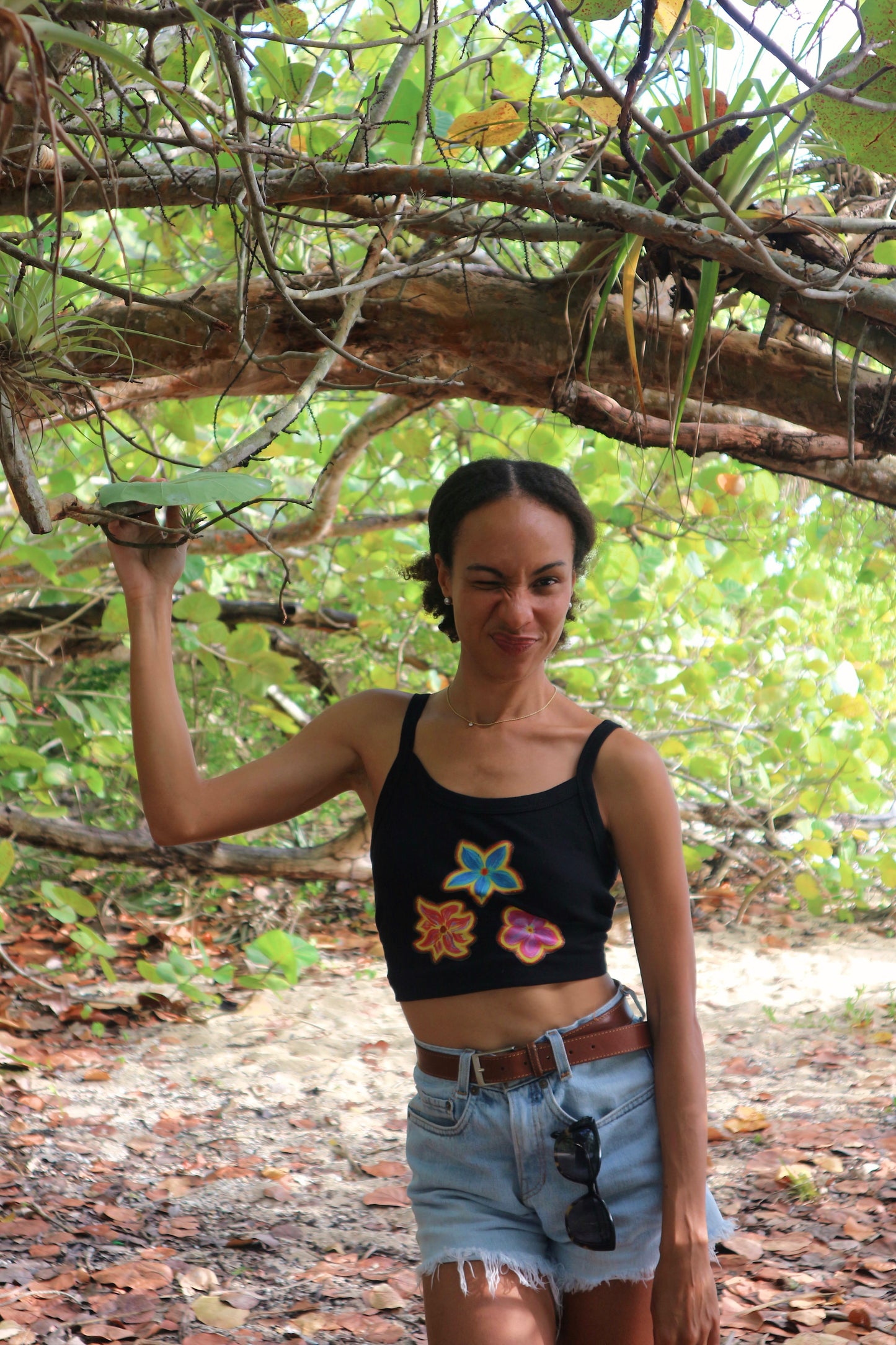 ISLAND FLOWER - DARK TANK TOP